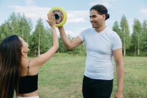 Read more about the article Playing Frisbeer – Set Up, Rules & Scoring